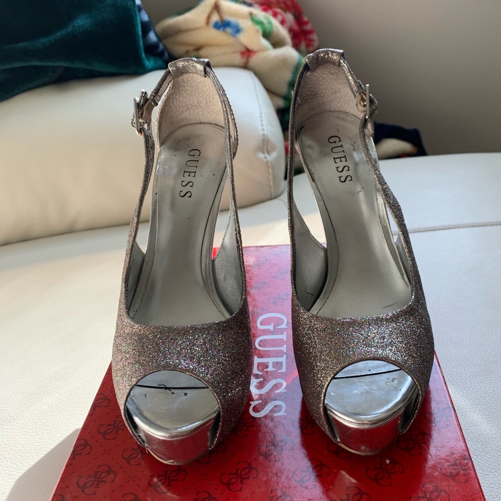 Guess Hondo Glitter Pumps in Gold Multi Texture